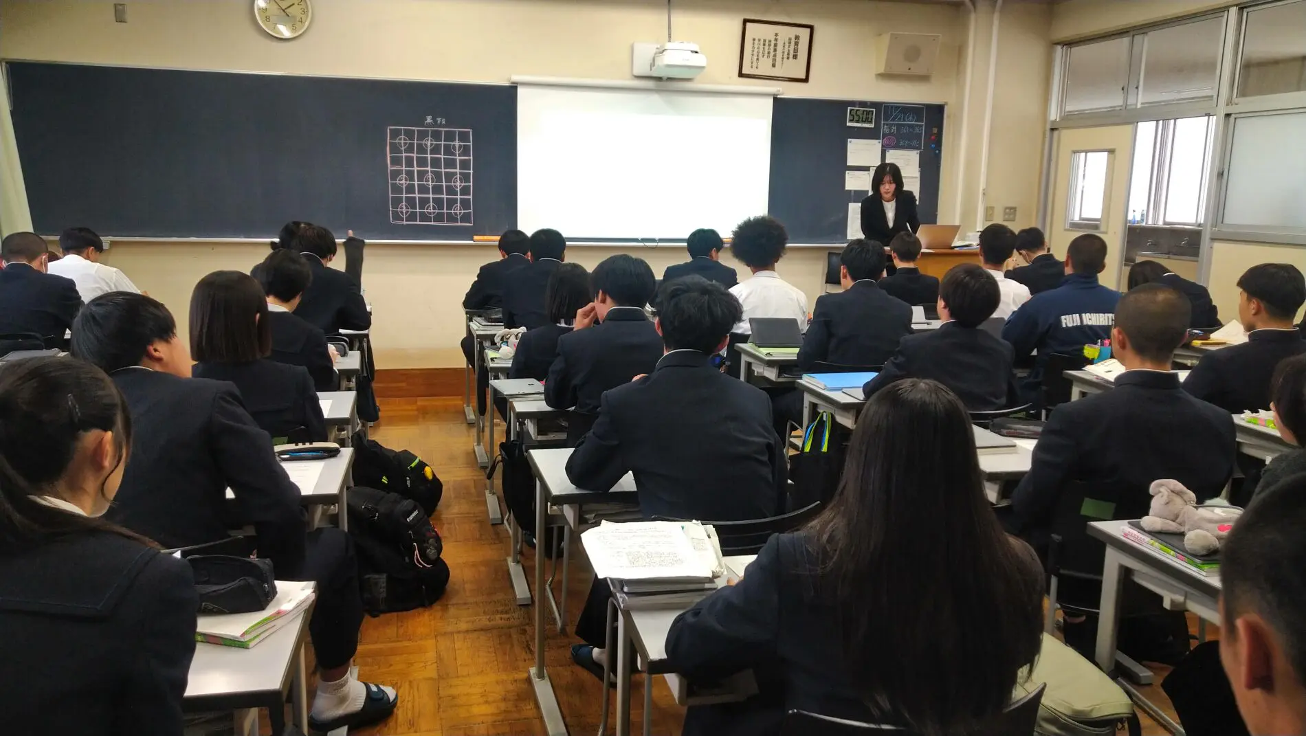 教育実習生による研究授業（保健体育） - 富士市立高等学校